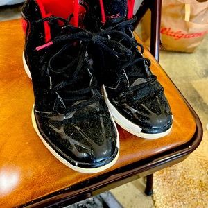 Derrick Rose athletic shoes youth size 5.5